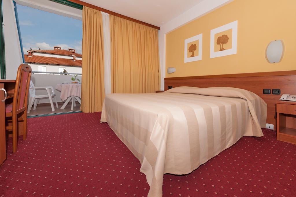 Maistra Select Family Hotel Amarin Rovinj Room photo